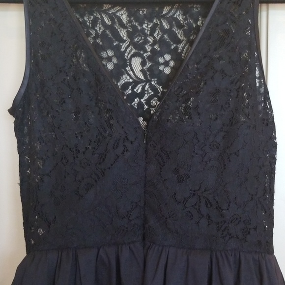 Lacey dress - Picture 2 of 3